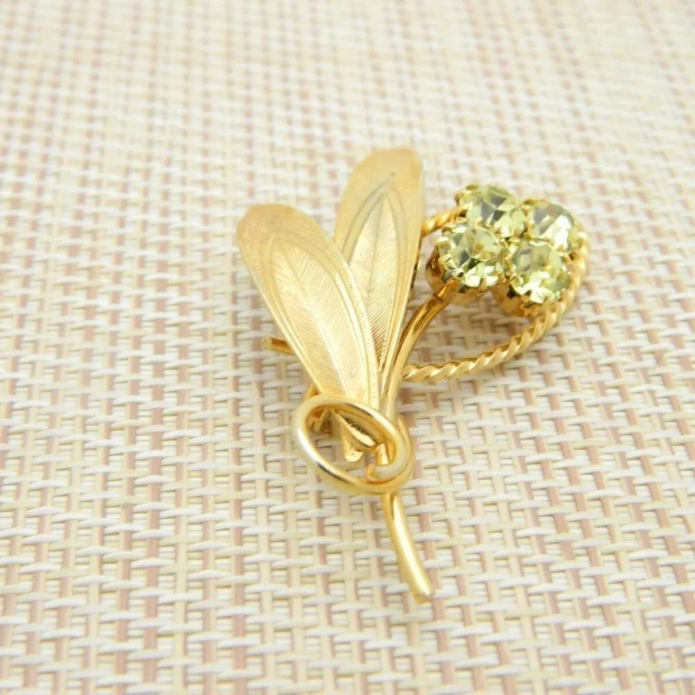 Yellow Rhinestone Flower Gold Tone Pin Brooch